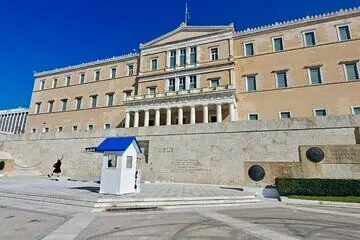 ഗ്രീസില് സര്വകലാശാലകളില് നിന്ന് മൂന്നു ലക്ഷത്തിലധികം വിദ്യാര്ഥികളെ പുറത്താക്കി ഗ്രീസില് സര്വകലാശാലകളില് നിന്ന് മൂന്നു ലക്ഷത്തിലധികം വിദ്യാര്ഥികളെ പുറത്താക്കി