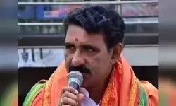 യൂത്തന് കോണ്ഗ്രസ് ജിഹാദിയുടെ വിരട്ടല് ഒന്നും ഇങ്ങോട്ടെടുക്കരുത്; വെള്ളാപ്പള്ളിയെ കരി ഓയില് ഒഴിക്കാന് ആഹ്വാനം ചെയ്ത യൂത്ത് കോണ്ഗ്രസ് നേതാവ് ഹാരിസ് മുതുറിനെതിരേ ബിജെപി യൂത്തന് കോണ്ഗ്രസ് ജിഹാദിയുടെ വിരട്ടല് ഒന്നും ഇങ്ങോട്ടെടുക്കരുത്; വെള്ളാപ്പള്ളിയെ കരി ഓയില് ഒഴിക്കാന് ആഹ്വാനം ചെയ്ത യൂത്ത് കോണ്ഗ്രസ് നേതാവ് ഹാരിസ് മുതുറിനെതിരേ ബിജെപി