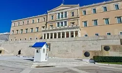 ഗ്രീസില് സര്വകലാശാലകളില് നിന്ന് മൂന്നു ലക്ഷത്തിലധികം വിദ്യാര്ഥികളെ പുറത്താക്കി ഗ്രീസില് സര്വകലാശാലകളില് നിന്ന് മൂന്നു ലക്ഷത്തിലധികം വിദ്യാര്ഥികളെ പുറത്താക്കി