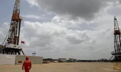 വെനസ്വേലക്കെതിരായ അമേരിക്കയുടെ നീക്കം ആഗോള എണ്ണ വിപണിയെ ബാധിക്കുമോ? വെനസ്വേലക്കെതിരായ അമേരിക്കയുടെ നീക്കം ആഗോള എണ്ണ വിപണിയെ ബാധിക്കുമോ?