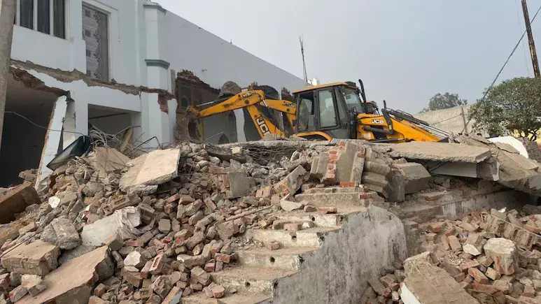 ഉത്തര്പ്രദേശില് മസ്ജിദുകള്ക്കും മദ്രസകള്ക്കും നേരെ വീണ്ടും ബുള്ഡോസര് രാജ് ഉത്തര്പ്രദേശില് മസ്ജിദുകള്ക്കും മദ്രസകള്ക്കും നേരെ വീണ്ടും ബുള്ഡോസര് രാജ്