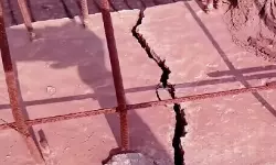 നിര്‍മ്മാണം പുരോഗമിക്കുന്ന കോഴിക്കോട്-വടകര റീച്ചിലെ ദേശീയപാതയുടെ ഭിത്തിയില്‍ വിള്ളല്‍