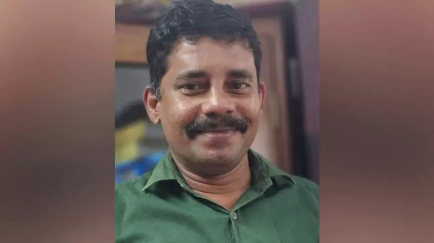 ശബരിമലയില് ഡ്യൂട്ടിയിലുണ്ടായിരുന്ന പോലിസ് ഉദ്യോഗസ്ഥന് ഹൃദയാഘാതത്തെ തുടര്ന്ന് മരിച്ചു ശബരിമലയില് ഡ്യൂട്ടിയിലുണ്ടായിരുന്ന പോലിസ് ഉദ്യോഗസ്ഥന് ഹൃദയാഘാതത്തെ തുടര്ന്ന് മരിച്ചു