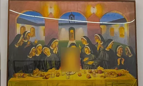 ക്രിസ്തുവിന്റെ അന്ത്യത്താഴ ചിത്രത്തെ വികലമാക്കിയെന്ന് പരാതി; കൊച്ചി ബിനാലെയിലെ പെയിന്റിങ് നീക്കി