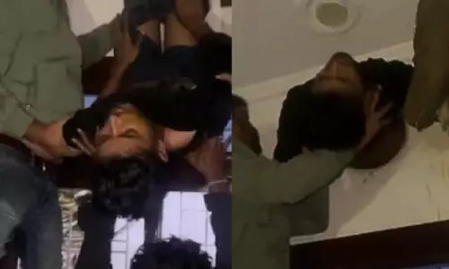 എക്സ്ഹോസ്റ്റ് ഫാനിന്റെ വിടവില്‍ കള്ളന്‍ കുടുങ്ങി; രക്ഷിച്ച് പോലിസ്