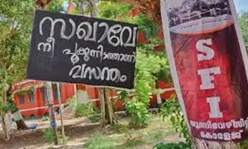 തിരുവനന്തപുരം യൂണിവേഴ്സിറ്റി കോളേജിലെ എസ്എഫ്ഐ യൂനിറ്റ് പിരിച്ചുവിട്ടു തിരുവനന്തപുരം യൂണിവേഴ്സിറ്റി കോളേജിലെ എസ്എഫ്ഐ യൂനിറ്റ് പിരിച്ചുവിട്ടു