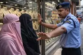 ഹിജാബ് ധരിച്ച് വന്നാല് സ്വര്ണമില്ല; പുതിയ നിര്ദ്ദേശവുമായി ബിഹാറിലെ ജൂവലറി ഉടമകള് ഹിജാബ് ധരിച്ച് വന്നാല് സ്വര്ണമില്ല; പുതിയ നിര്ദ്ദേശവുമായി ബിഹാറിലെ ജൂവലറി ഉടമകള്