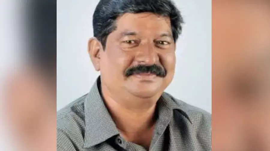 മിമിക്രി താരം രഘു കളമശ്ശേരി അന്തരിച്ചു മിമിക്രി താരം രഘു കളമശ്ശേരി അന്തരിച്ചു