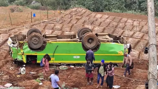 ഊട്ടിയില് ബസ്സ് അപകടം; ഡ്രൈവര്ക്കെതിരേ കേസെടുത്തു ഊട്ടിയില് ബസ്സ് അപകടം; ഡ്രൈവര്ക്കെതിരേ കേസെടുത്തു