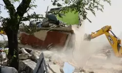 കര്‍ണാടകയില്‍ വീണ്ടും ബുള്‍ഡോസര്‍ രാജ്; ബെംഗളൂരു തനിസാന്ദ്രയില്‍ പുലര്‍ച്ചെ തകര്‍ത്തത് 60 വീടുകള്‍