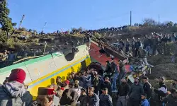 ഹിമാചല്‍പ്രദേശില്‍ ബസ് കൊക്കയിലേക്ക് മറിഞ്ഞു; 14 മരണം, നിരവധിപേര്‍ക്ക് പരിക്ക്