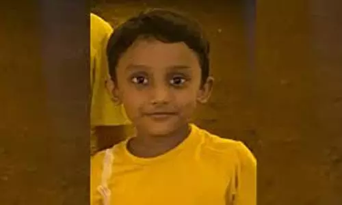 വീടുപണിക്ക് സൂക്ഷിച്ചിരുന്ന ജനല്‍ പാളി ദേഹത്തേക്ക് വീണു; ഒന്നാം ക്ലാസ് വിദ്യാര്‍ഥി മരിച്ചു