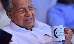 ലവ് യു ടു മൂണ്‍ ആന്‍ഡ് ബാക്ക്; അതിജീവിതക്ക് ഐക്യദാര്‍ഢ്യവുമായി മുഖ്യമന്ത്രി