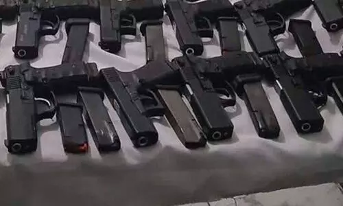 തെക്കുകിഴക്കന് ഇറാനില് യുഎസ് നിര്മിത ആയുധങ്ങള് പിടിച്ചു തെക്കുകിഴക്കന് ഇറാനില് യുഎസ് നിര്മിത ആയുധങ്ങള് പിടിച്ചു