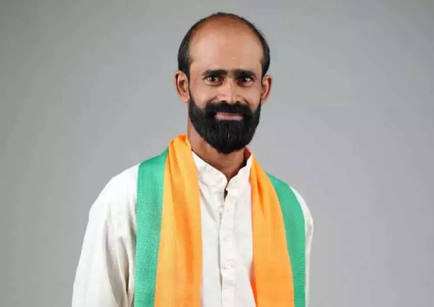 ചിറ്റൂരില് ബന്ധുവിനെ യുവാവ് താക്കോൽ കൊണ്ട് കുത്തിക്കൊന്നു ചിറ്റൂരില് ബന്ധുവിനെ യുവാവ് താക്കോൽ കൊണ്ട് കുത്തിക്കൊന്നു