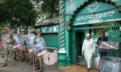 കശ്മീരിലെ പള്ളികളുടെ സൂക്ഷ്മ വിവരങ്ങള്‍ ശേഖരിച്ച് പോലിസ്; പ്രതിഷേധം ശക്തം