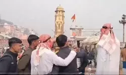 ഗംഗാനദിയുടെ തീരത്ത് കന്തൂറ ധരിച്ചുനടന്ന ഹിന്ദു യൂട്യൂബര്മാര് അറസ്റ്റില് ഗംഗാനദിയുടെ തീരത്ത് കന്തൂറ ധരിച്ചുനടന്ന ഹിന്ദു യൂട്യൂബര്മാര് അറസ്റ്റില്