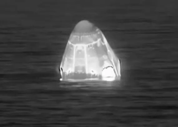 ക്രൂ-11 ഡ്രാഗണ് പേടകം ഭൂമിയിലിറങ്ങി ക്രൂ-11 ഡ്രാഗണ് പേടകം ഭൂമിയിലിറങ്ങി