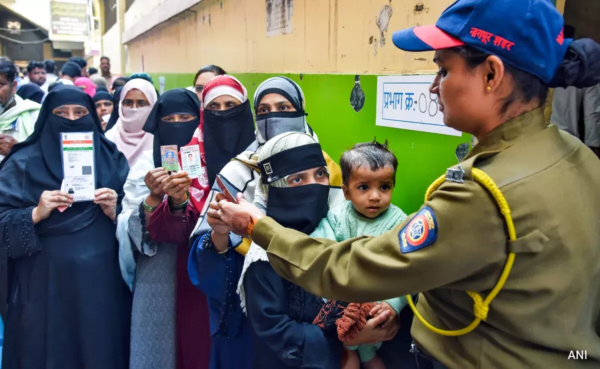 മഹാരാഷ്ട്ര തദ്ദേശ തിരഞ്ഞെടുപ്പ്: മുംബൈ കോര്‍പ്പറേഷനില്‍ ഇഞ്ചോടിഞ്ച്