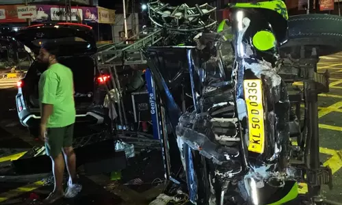 ശബരിമല തീര്ത്ഥാടകര് സഞ്ചരിച്ച ബസും പിക്കപ്പ് വാനും കൂട്ടിയിടിച്ചു; 17 പേര്ക്ക് പരിക്ക് ശബരിമല തീര്ത്ഥാടകര് സഞ്ചരിച്ച ബസും പിക്കപ്പ് വാനും കൂട്ടിയിടിച്ചു; 17 പേര്ക്ക് പരിക്ക്