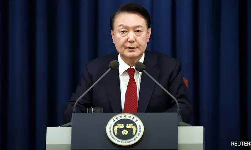 ദക്ഷിണ കൊറിയയുടെ മുന്‍ പ്രസിഡന്റ് യൂന്‍ സൂക്ക് യോളിനെ അഞ്ചു വര്‍ഷത്തെ തടവിന് വിധിച്ച് ദക്ഷിണ കൊറിയന്‍ കോടതി