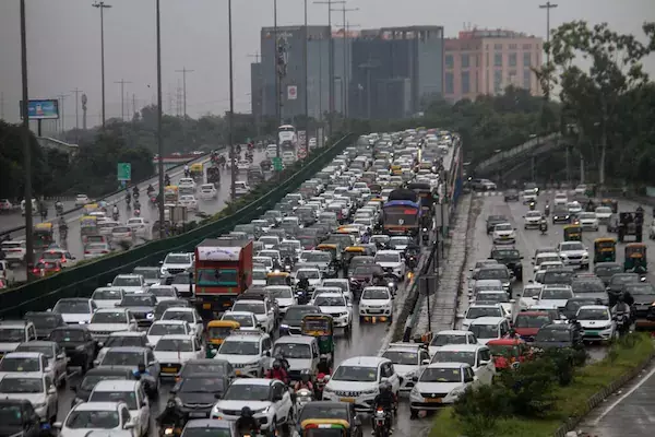 വാഹന ഫിറ്റ്‌നസ് പുതുക്കല്‍; കേന്ദ്രം കുത്തനെ വര്‍ധിപ്പിച്ച ഫീസ് കുറച്ച് സംസ്ഥാന സര്‍ക്കാര്‍