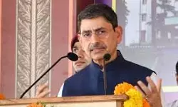 ദേശീയ ഗാനം ആദ്യം ആലപിച്ചില്ല; നിയമസഭയില്‍ നിന്ന് ഇറങ്ങിപ്പോയി തമിഴ്‌നാട് ഗവര്‍ണര്‍, നയപ്രഖ്യാപന പ്രസംഗം വായിച്ചത് സ്പീക്കര്‍