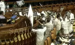 നിയമസഭയില്‍ പോറ്റിയെ കേറ്റിയേ പാട്ടുമായി പ്രതിപക്ഷം