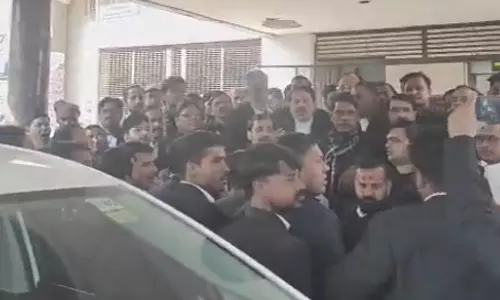 സംഭല്‍ വെടിവയ്പില്‍ പോലിസുകാര്‍ക്കെതിരേ കേസെടുക്കാന്‍ ഉത്തരവിട്ട ജഡ്ജിയെ മാറ്റിയതില്‍ വ്യാപകപ്രതിഷേധം