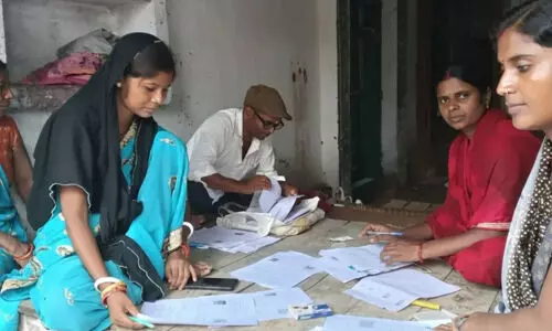 ഞാന് മരിച്ചിട്ടില്ല രേഖകള് സമര്പ്പിച്ച് നഗോണിലെ 64 മുസ്ലിംകള് ഞാന് മരിച്ചിട്ടില്ല രേഖകള് സമര്പ്പിച്ച് നഗോണിലെ 64 മുസ്ലിംകള്