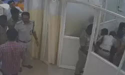 കണ്ണൂര്‍ ജില്ലാ ആശുപത്രിയുടെ ക്യാബിന്‍ ചില്ലുകള്‍ പോക്‌സോ കേസ് പ്രതി അടിച്ചു തകര്‍ത്തു