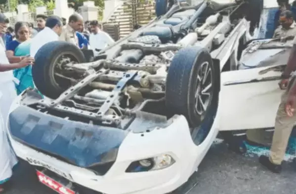 കലക്ടറുടെ വാഹനവുമായി കൂട്ടിയിടിച്ചു; ഡ്രൈവര്ക്കെതിരേ കേസ് കലക്ടറുടെ വാഹനവുമായി കൂട്ടിയിടിച്ചു; ഡ്രൈവര്ക്കെതിരേ കേസ്