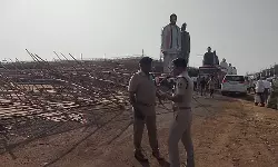 ഭവന കൈമാറ്റ പരിപാടിക്കിടെ കട്ടൗട്ടുകള് തകര്ന്നുവീണ് അപകടം; നാലുപേര്ക്ക് പരിക്ക് ഭവന കൈമാറ്റ പരിപാടിക്കിടെ കട്ടൗട്ടുകള് തകര്ന്നുവീണ് അപകടം; നാലുപേര്ക്ക് പരിക്ക്