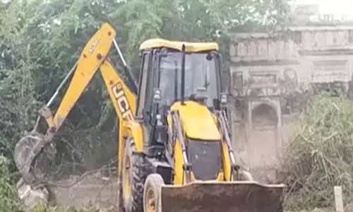 ഭാഗ്പതില്‍ 200 വര്‍ഷം പഴക്കമുള്ള ഖബര്‍സ്ഥാന്‍ പൊളിച്ചു