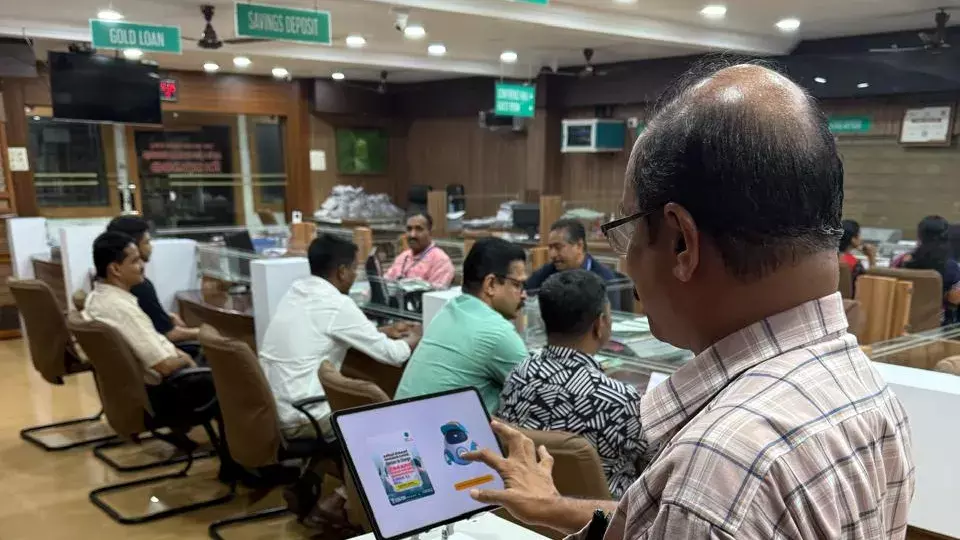 സഹകരണ ബാങ്കുകള്ക്ക് ഡിജിറ്റല് ചുവട്; ഇന്ത്യയിലെ ആദ്യ എഐ അസിസ്റ്റന്റ് ചങ്ങായി അവതരിപ്പിച്ചു സഹകരണ ബാങ്കുകള്ക്ക് ഡിജിറ്റല് ചുവട്; ഇന്ത്യയിലെ ആദ്യ എഐ അസിസ്റ്റന്റ് ചങ്ങായി അവതരിപ്പിച്ചു