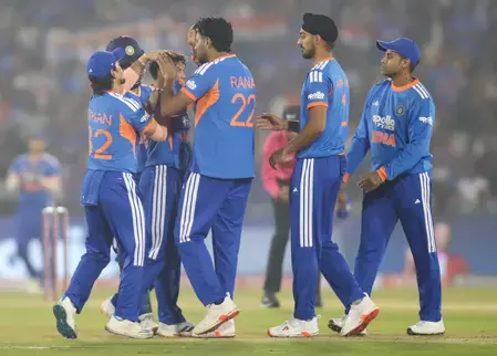 കലാശപ്പോരിനായി ഇന്ത്യ-ന്യൂസിലന്ഡ് ടീമുകള് നാളെ തിരുവനന്തപുരത്തെത്തും കലാശപ്പോരിനായി ഇന്ത്യ-ന്യൂസിലന്ഡ് ടീമുകള് നാളെ തിരുവനന്തപുരത്തെത്തും