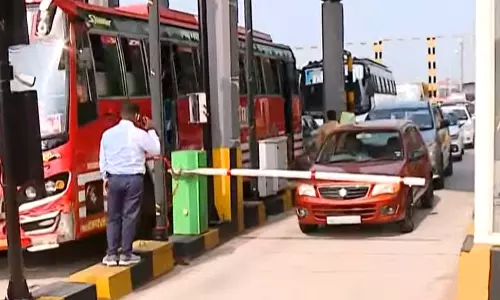 വെട്ടിച്ചിറയില്‍ ടോള്‍ പിരിവ്, പ്രതിഷേധവുമായി നാട്ടുകാര്‍