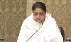 മഹാരാഷ്ട്രയുടെ ആദ്യ വനിതാ ഉപമുഖ്യമന്ത്രിയായി സുനേത്ര പവാര് സത്യപ്രതിജ്ഞ ചെയ്തു മഹാരാഷ്ട്രയുടെ ആദ്യ വനിതാ ഉപമുഖ്യമന്ത്രിയായി സുനേത്ര പവാര് സത്യപ്രതിജ്ഞ ചെയ്തു