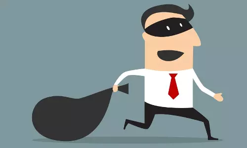 മലപ്പുറത്ത് എസ്‌ഐആറിന്റെ പേരില്‍ കവര്‍ച്ച: സ്ത്രീ വേഷത്തിലെത്തി മോഷ്ടാവ് വീട്ടമ്മയുടെ മാലയും വളയും കവര്‍ന്നു