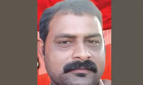 വിഴിഞ്ഞത്ത് മത്സ്യത്തൊഴിലാളി കടലില് വീണ് മരിച്ചു വിഴിഞ്ഞത്ത് മത്സ്യത്തൊഴിലാളി കടലില് വീണ് മരിച്ചു