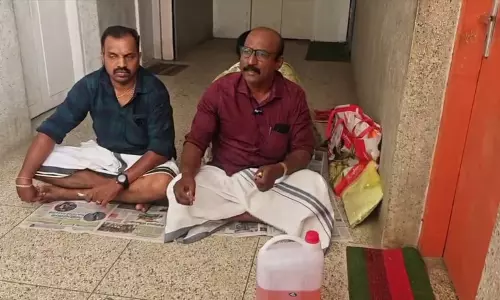 കേസ് ഒത്തുതീര്‍പ്പ് വാഗ്ദാനം ചെയ്ത് 10.58 ലക്ഷം രൂപ വാങ്ങി; ബിജെപി ഓഫിസിന് മുന്നില്‍ കുടുംബത്തിന്റെ ആത്മഹത്യ ഭീഷണി