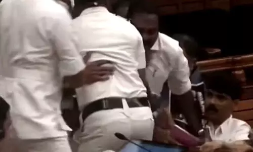 സ്പീക്കറുടെ ഡയസിലേക്ക് തള്ളിക്കയറാന് ശ്രമം; ശബരിമല സ്വര്ണക്കൊള്ളയില് സഭ സ്തംഭിപ്പിച്ചു സ്പീക്കറുടെ ഡയസിലേക്ക് തള്ളിക്കയറാന് ശ്രമം; ശബരിമല സ്വര്ണക്കൊള്ളയില് സഭ സ്തംഭിപ്പിച്ചു