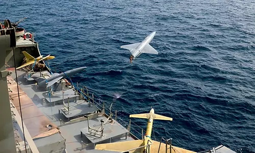 വിമാനവാഹിനിക്കപ്പല്‍ ലക്ഷ്യമിട്ട ഇറാനിയന്‍ ഡ്രോണ്‍ വെടിവച്ചിട്ടതായി യുഎസ്