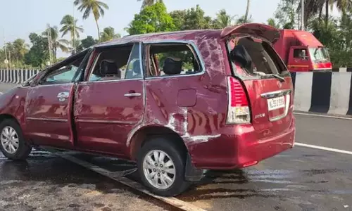 ആറുവരിപ്പാതയില്‍ കോളജ് വിദ്യാര്‍ഥികള്‍ സഞ്ചരിച്ച കാര്‍ മറിഞ്ഞു; അഞ്ചു വിദ്യാര്‍ഥികള്‍ക്ക് പരിക്ക്