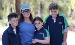 അമ്മയേയും രണ്ട് സഹോദരങ്ങളേയും രക്ഷിക്കാന്‍ പ്രക്ഷുബ്ധമായ കടലില്‍ നാല് കിലോമീറ്റര്‍ നീന്തി 13 കാരന്‍