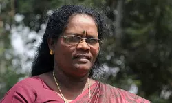 മാനന്തവാടിയില്‍ സീറ്റ് ആവശ്യപ്പെട്ട് രാഹുലിനും പ്രിയങ്കക്കും കത്തയച്ച് സി കെ ജാനു