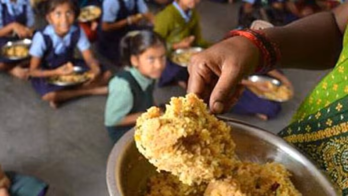 ബിഹാറിലെ സ്‌കൂളില്‍ ഉച്ചഭക്ഷണം കഴിച്ചതിന് പിന്നാലെ ഛര്‍ദ്ദി, വയറുവേദന; 70 കുട്ടികള്‍ ആശുപത്രിയില്‍