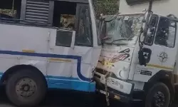 താമരശ്ശേരി ചുരത്തില്‍ കെഎസ്ആര്‍ടിസി ബസും കണ്ടെയ്നര്‍ ലോറിയും കൂട്ടിയിടിച്ച് അപകടം