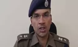 വ്യാജ ഏറ്റുമുട്ടലില്‍ കുടുക്കുമെന്ന് ഭീഷണി; മുസ് ലിം വ്യാപാരിയുടെ പക്കല്‍ നിന്ന് 20 ലക്ഷം തട്ടിയെടുത്തെന്ന കേസ്; സബ് ഇന്‍സ്‌പെക്ടര്‍മാര്‍ക്ക് സസ്‌പെന്‍ഷന്‍