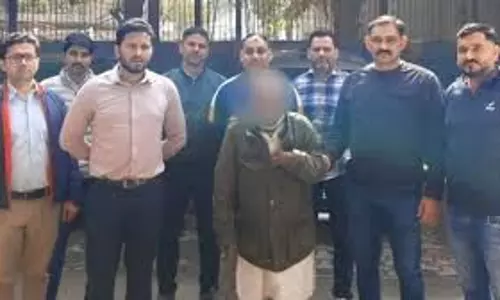 ഡല്‍ഹിയില്‍ കാറിനുള്ളില്‍ മൂന്നുപേരെ മരിച്ചനിലയില്‍ കണ്ടെത്തിയ സംഭവം ആത്മഹത്യയല്ല, ആസൂത്രിത കൊലപാതകം; പ്രതി പിടിയില്‍